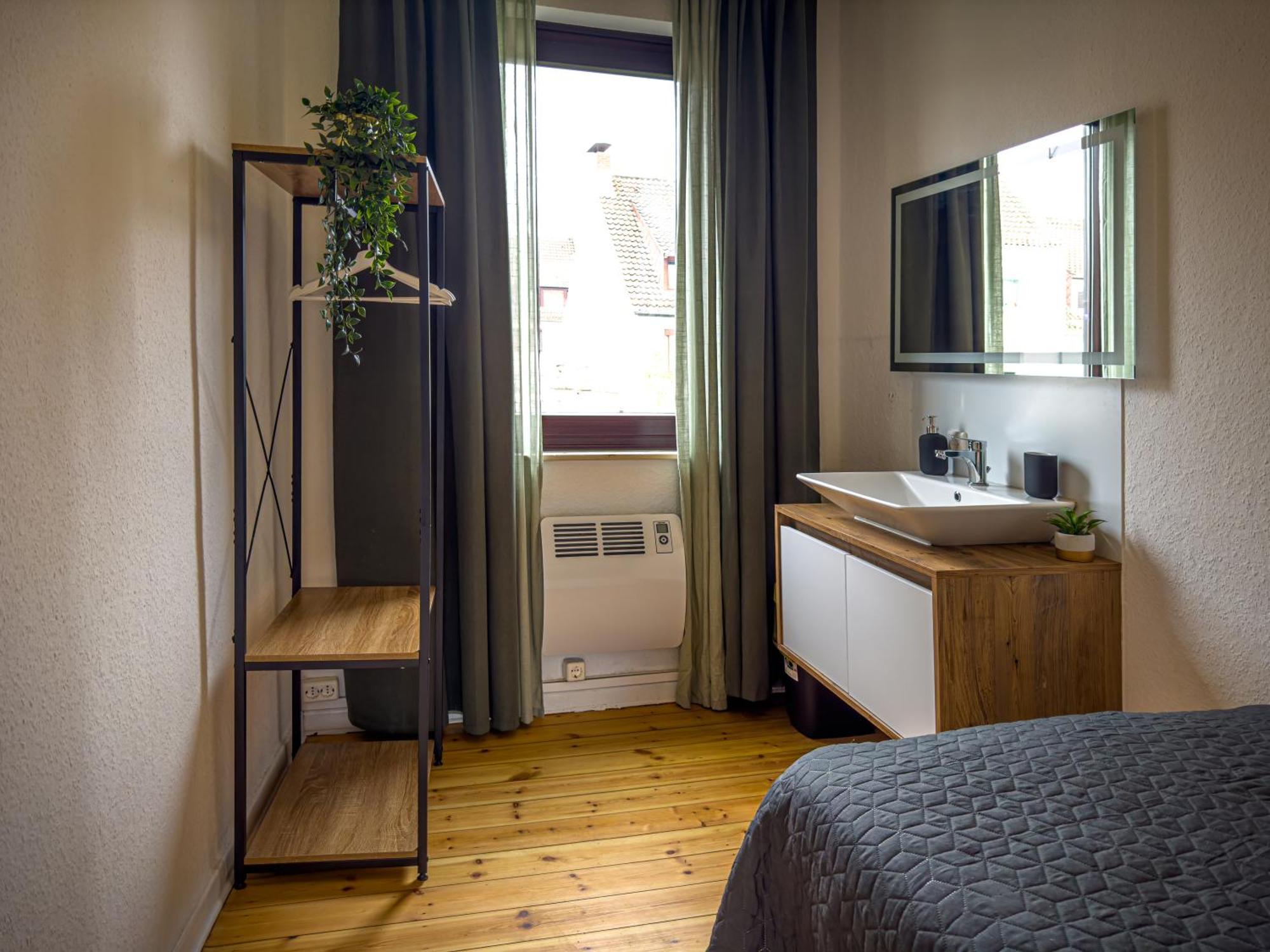 Immostay #8 - Haus Fuer 13 Personen Mit 7 Zimmer - Grosser Garten & Grill, Free Parking, Wlan BRE Exterior foto