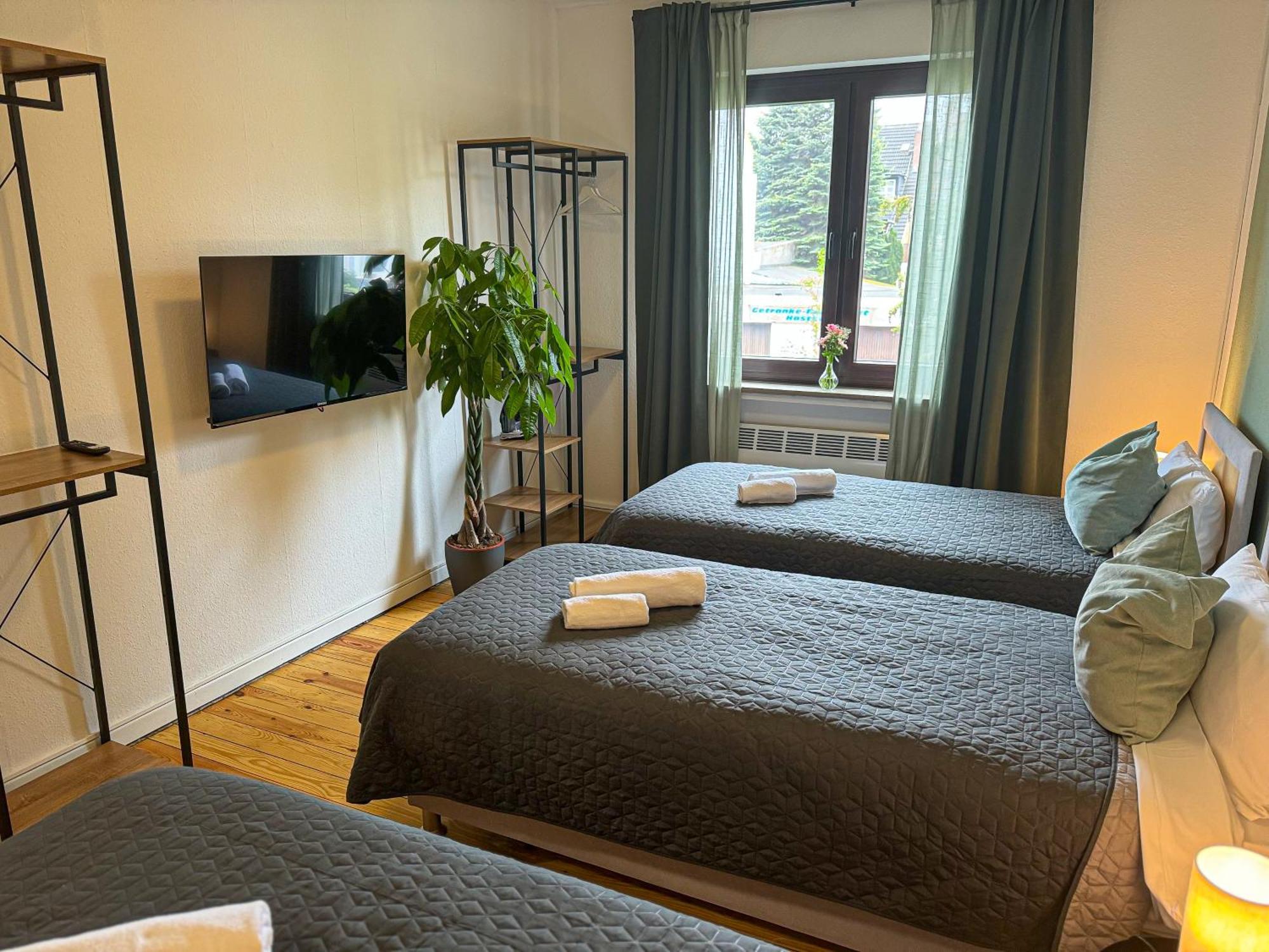 Immostay #8 - Haus Fuer 13 Personen Mit 7 Zimmer - Grosser Garten & Grill, Free Parking, Wlan BRE Exterior foto