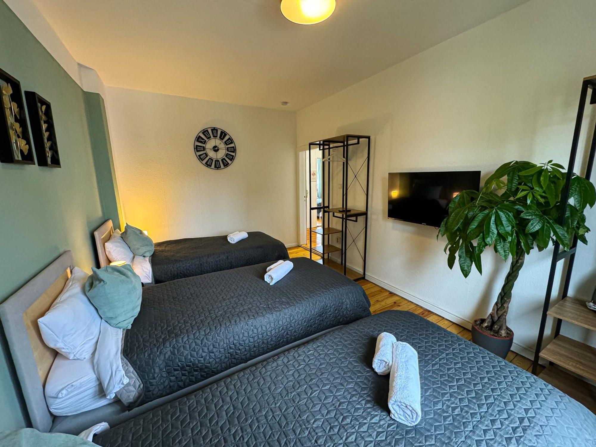 Immostay #8 - Haus Fuer 13 Personen Mit 7 Zimmer - Grosser Garten & Grill, Free Parking, Wlan BRE Exterior foto
