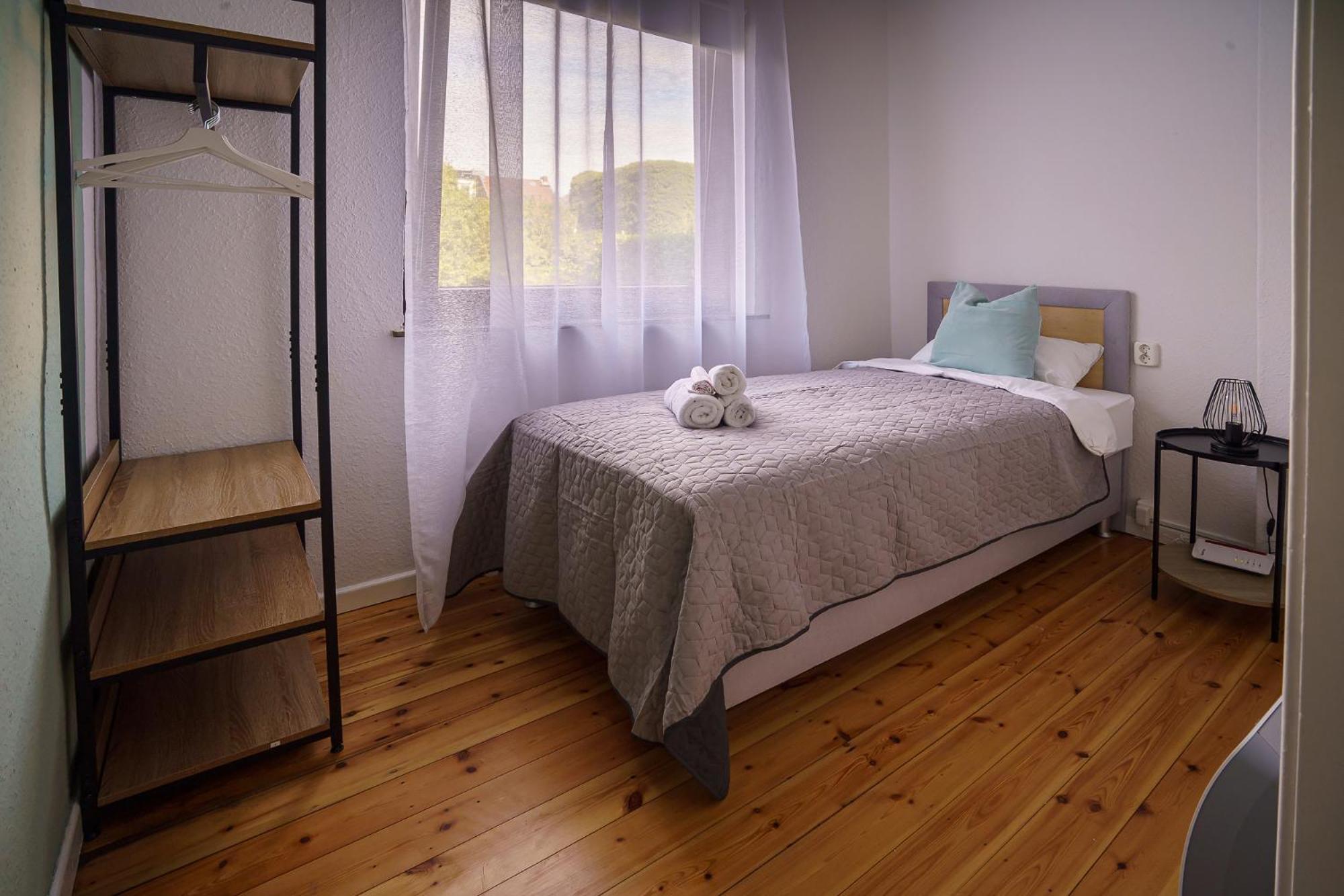 Immostay #8 - Haus Fuer 13 Personen Mit 7 Zimmer - Grosser Garten & Grill, Free Parking, Wlan BRE Exterior foto